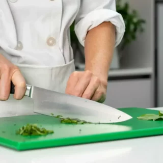 knife-skills-fruit-veg-and-herbs-1-e1698840973469-1536x993-1